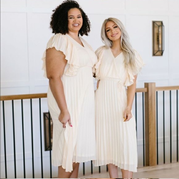 Polagram cream flutter sleeve, pleated dress - Picture 4 of 16